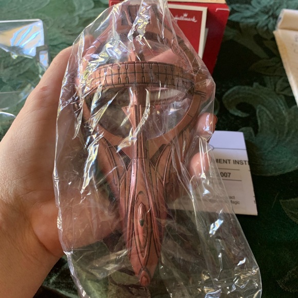 Vulcan Command Ship Ornament - Picture 6 of 7